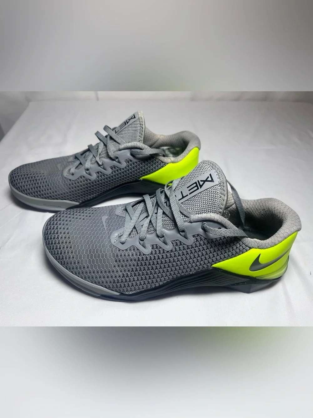 Nike Metcon 4 Men’s Grey & Neon Yellow Performance Sneakers